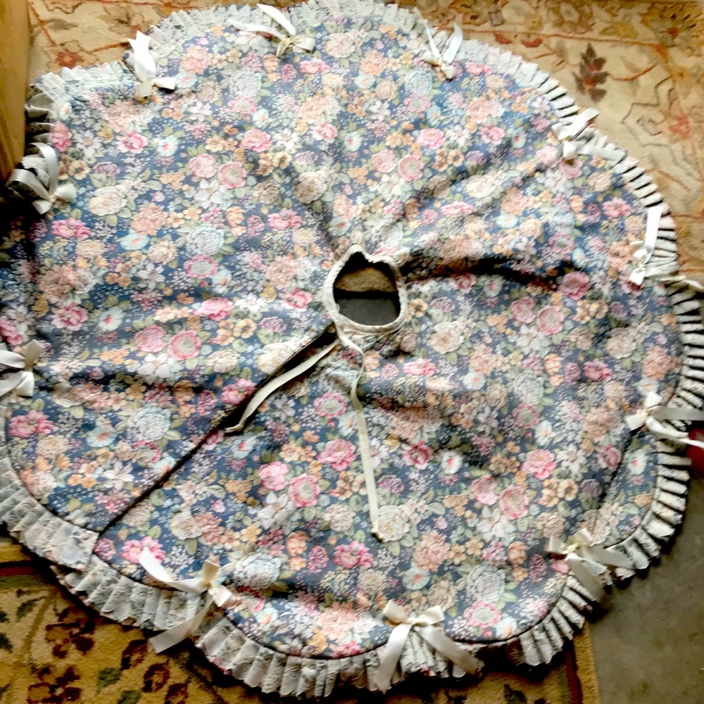 Victorian Christmas Tree Skirt